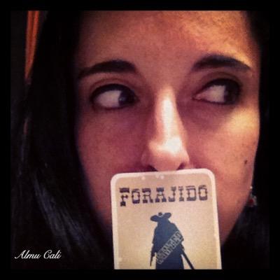 Cinéfila. Serieadicta. Enamorada de Madrid. Jugona de juegos de mesa. Loca de la Música, la fotografía y viajar. Ghotic y Urban Art. Teatro. Lectura. Arte