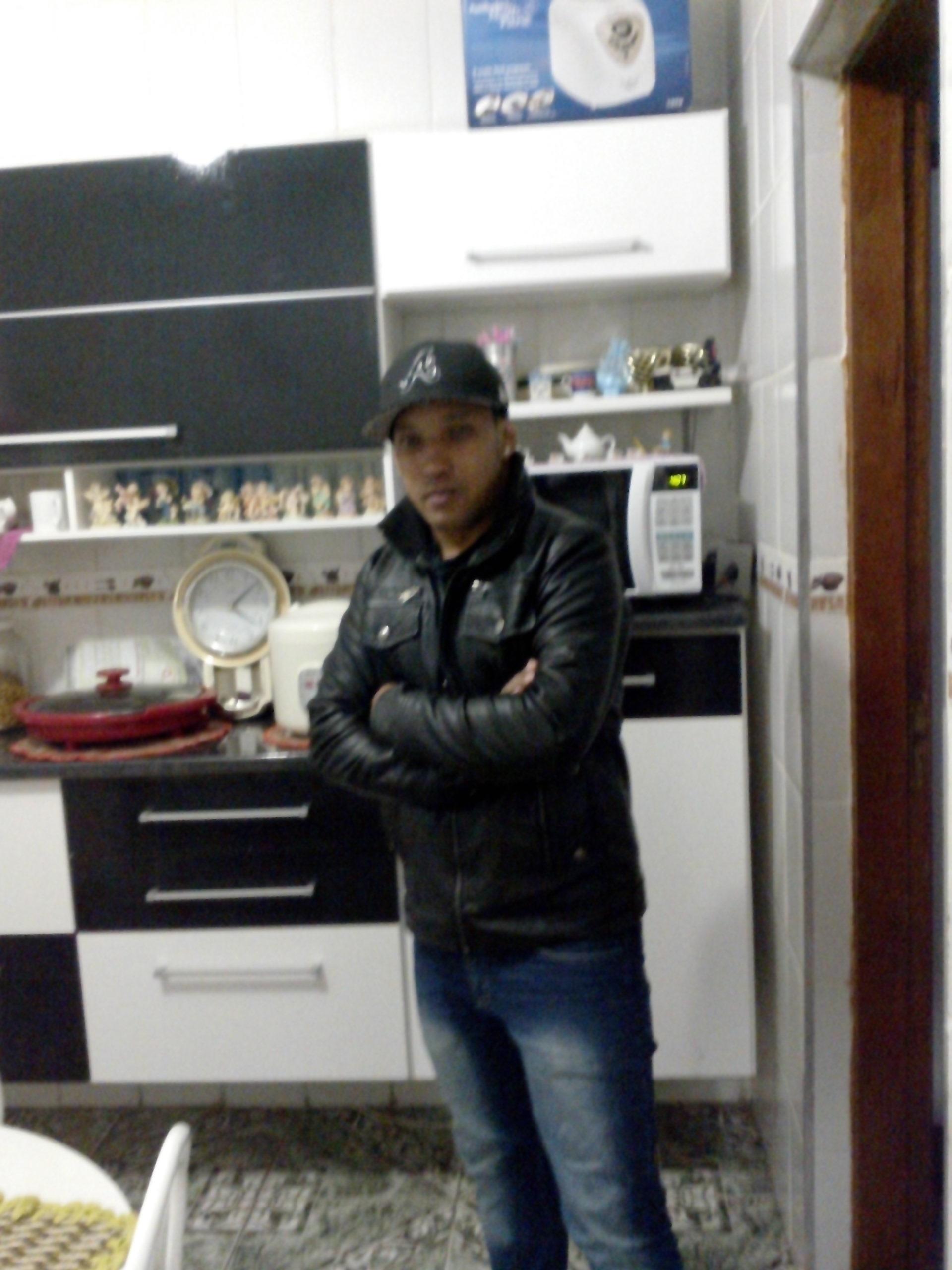 pessoa extrovertida e que gosta de curtir a vida