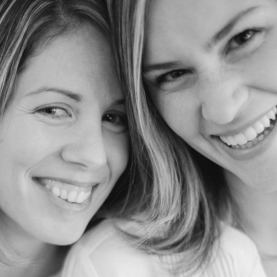 ¡Hola! Somos Jaione y Mónica tus
Marketing Personal Shoppers que te brindarán soluciones de marketing y comunicación a tu medida para ofrecer lo mejor de ti.