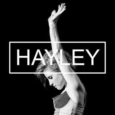 lore_sant's profile picture. la musica,los libros,los gatos y las patatas fritas .