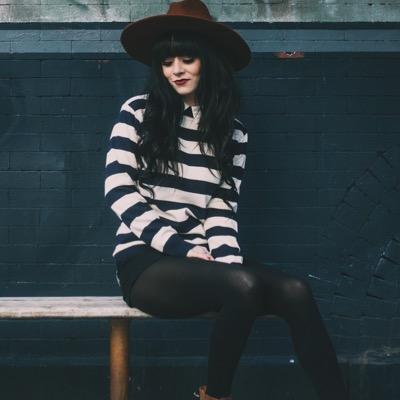 a free follow for you, please follow @MartaGizelle for me? otherwise ill unfollow you.. thank you:)