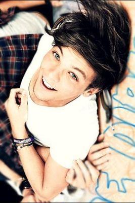 ♥♥♥♥♥♥♥♥♥love 1D♥♥♥♥♥♥♥♥♥♥
 she dreams when @louis_tomlinson   follow her in twitter