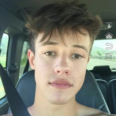 HEY RT THIS PLS https://t.co/Igqfs2UVVP ? I want cameron to see this tweet pls, IF YOU DO ASK FOR A DM WITH CARTER AND MATT ❤️