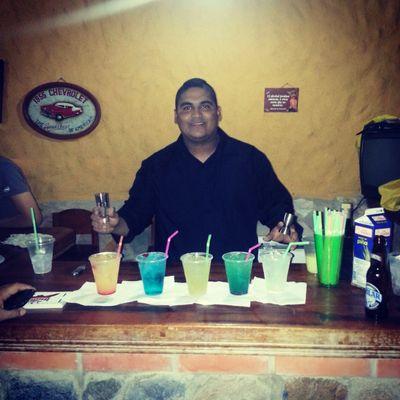 Dios ! Romulo Betancourt, Charlie Sheen, Gustavo Cerati , Fito Páez ,granadicto bartender hombre de cerveza desde el 15-10-19 todo un señor !