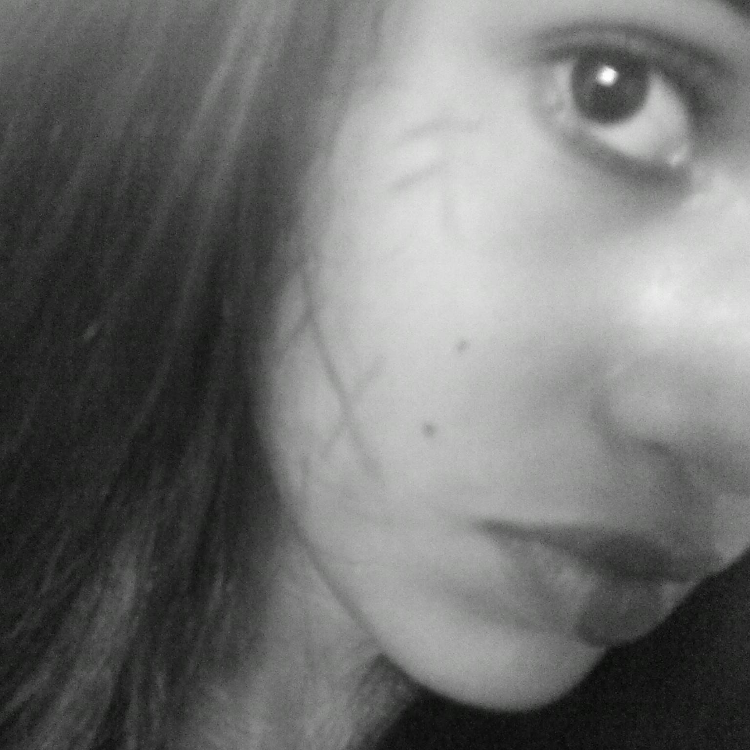 Complicada e perfeitinha, semideusa, potterhead e tributa. Um pouco romântica :3, tímida '-', indecisa O.o... entre várias outras coisas...