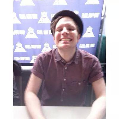 hi please follow @tbhjaureguii she follows back! thank u ilysm