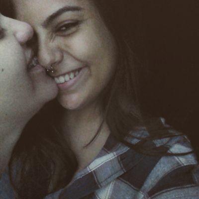 E nada nesse mundo consegue explicar o que eu sinto por você, minha alma gêmea, minha pretinha, amor da minha vida.   -Mi Fernandes.