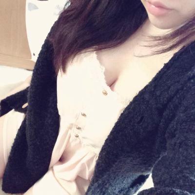 見せ合いしたいです♡でもLINEで仲良くなってからね♡相性良さそうだなって思ったひとだけ♡とりあえずLINEからお願いします♡