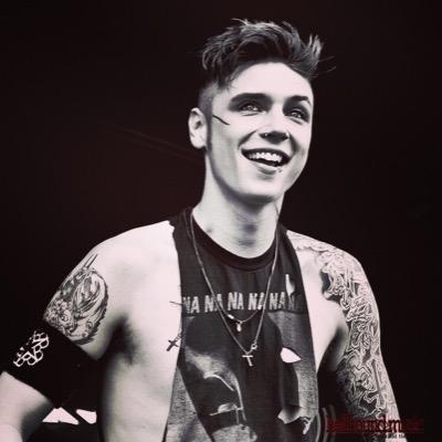 itsinfamouss's profile picture. 