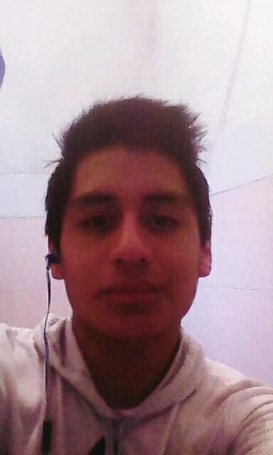 soy simpatico, bonito ...ntc vanidoso etc.me.encanta estar con amigos y con mi familia ;) y soy traficante de alrgria y divercion ;)
