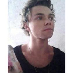 im only really in this fandom for the 5sos mums