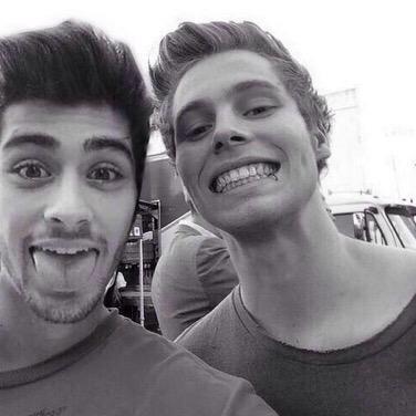 follow @_zaynftbreezy_ she follows back :)