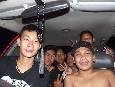 kada beselawar!!! | kagak usah terlalu ngurusin hidup orang, hidup lu aja belum tentu bener!