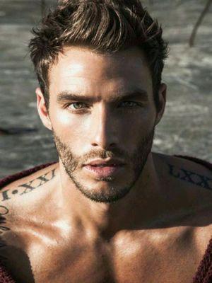 Nothing more than a white lion. You want to know more about me? Come to talk with me I don't bite. #Shifter #RP