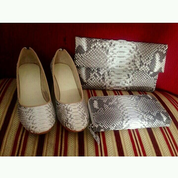 AliyaOlshop's profile picture. trusted onlineshop ^^ all about women ^^ batik gajah oling banyuwangi^^ mutiara lombok^^ produk kerajinan kulit ular^^ fast respon sms or WA 085646543900^^ line