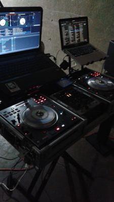 A simple Dj bringing eletro house music to you. Support your locale DJs around you.