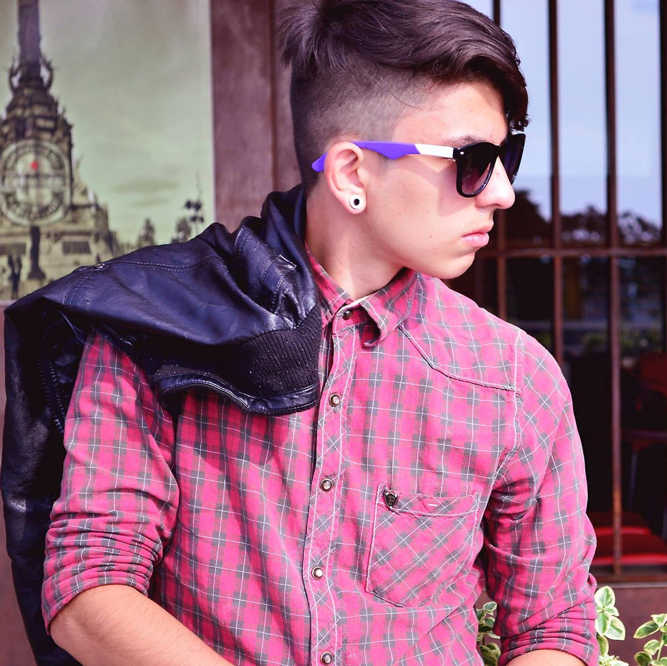 DarkLoveToMe's profile picture. Supuesto escritor,Estúpido en el amor,Soñador a tiempo completo.