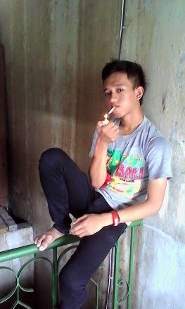 Memaafkan orang yang menyakiti itu mudah,yang sulit adalah menyembuhkan luka di balik kata ''MAAF''