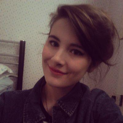 Plays guitar and bass. Loves Manchester bands and the Manic Street Preachers :)