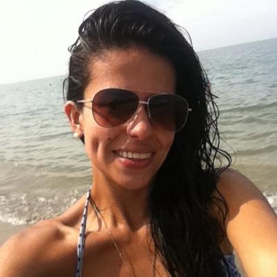 Politóloga e Internacionalista, Mama, Esposa, Animalista e Hincha del Eterno Embajador, Millonarios FC
