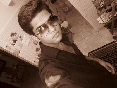 im a universal lover that lover he dosent have heart he is a heartless guy in this world......