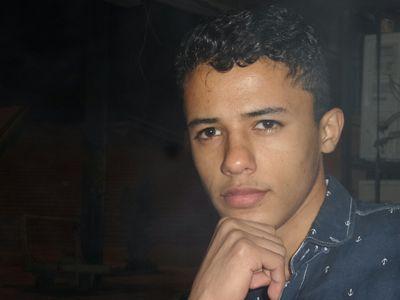 مرحبا اسمي طيف الي يتابعني اتابعه بكل سرور