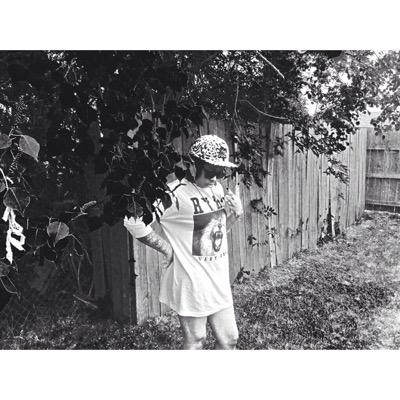 VERYRVRECLOTHING™
instagram @veryrvreclothing #Veryrve™ 
New orleans ✈️ INTERNATIONAL CAN EMAIL:@lakenneth19@gmail.com