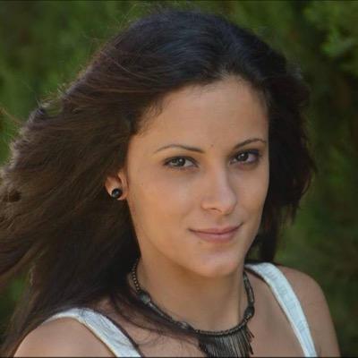 Las mujeres que valen realmente la pena son las que si quieren la luna se la bajan ellas mismas. Independientes!