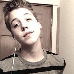 follow @bieberxhes