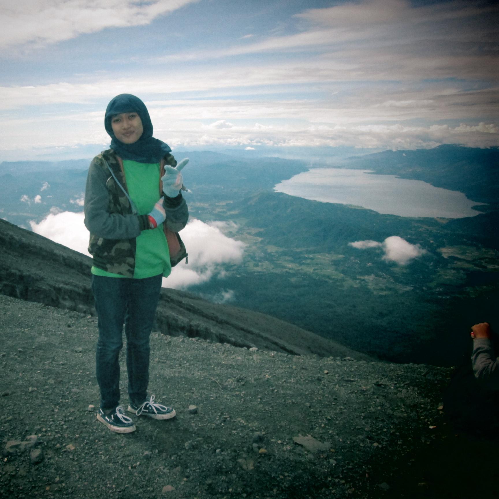 Naik turun GUNUNG :D Sudah Hoby (y)
Pin; 575ABA39
Facebook; Adinda indah pramewati
sykpe; Adinda pramewati
IG; Dundiuk.nyeh