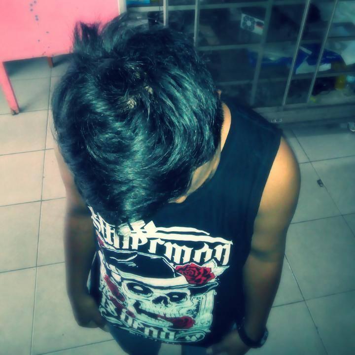 Nama gue Raka Umur 17 tanggal kelahiran gue 10 April 1997 basiss keren di band ESPECTRO HC facebook gue : LU W EZ alamat rumah : Solo kalioso kaliapit