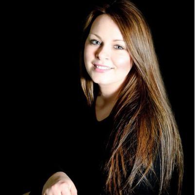 loves to love, laugh and sing. although terrible at singing! better at being mummy and bringing forward validation of your departed loved ones. eats cake! ❤️