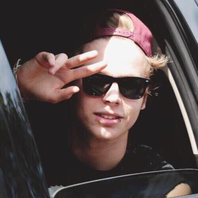 follow @idiotxreject and she'll dm you to luke or the band account// just ask!