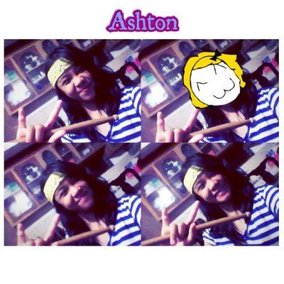 Im A 14 years Old Girl who Lives in Philippines.And A Big Fan Of 5SOS! because they are So Awsome And Funny :D