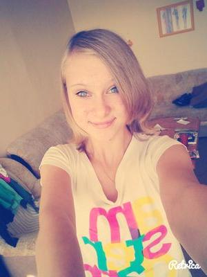 je mi 14 ,miluju seriály,snap-luckapasku, Fb-Lucka pašků,instagram-luckapasku7 přidej si mě kamkoliv, kdykoliv, kdekoliv..jsem dostupná úplně všude