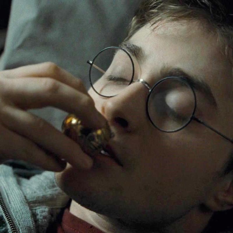 My name is Harry James Potter or maybe you know me like The Boy Who Lived. #Married with @HarryOsborn__ he's my true love and I'll do everything for him.