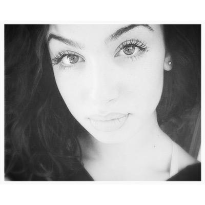 lorasherazade's profile picture. Si je crois encore en l'amour c'est par ce que j'aime ma mere.