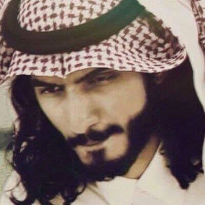 سـّأظـٌل واقـف يـَا زمـان أتـحـداگ وتـتـحـدانـي
حـتـى تـسـيـل الـدمـاء وتـرفـع روحـي إلـّى الـسـمـاء
وتـبـقـى الأرض مـّن بـعـدي أسـطـورة بـك
