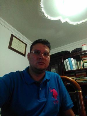 Máster en Diseño y Gestion de Proyectos, Especialista en Gerencia Organizacional y de la Información, Ingeniero en Sistemas de Computación.