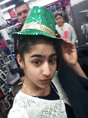 i like to be Actress. ^-^  plz follow me . i speak 5 lag. follow me on instgram princess_bashear.
