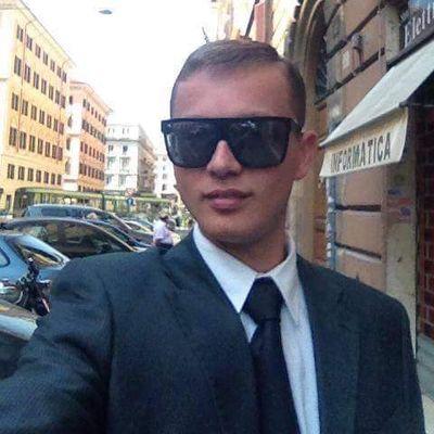 Non è tanto chi sei , quanto ciò che fai che ti qualifica ... !!!