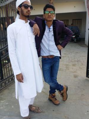 sajidtyagi32's profile picture. alone but happy