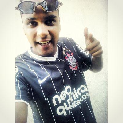enrole os problemas, acenda ass ideias, trague as felicidades
prenda as alegrias, solte as tristezas &&
aproveite a VIDA até a última ponta .