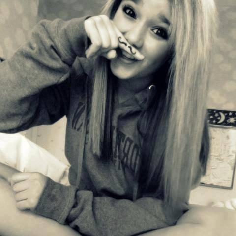 teenposts27's profile picture. 