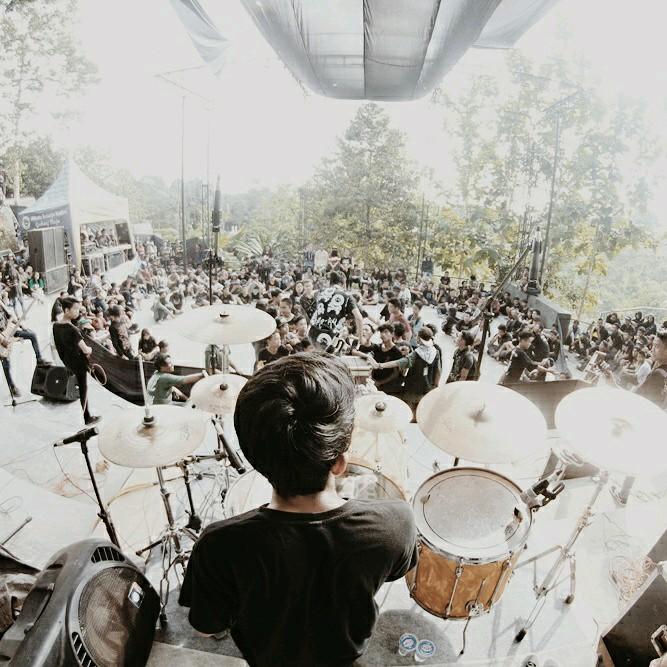 bdofficial13's profile picture. AlterM | Part @Dendy_Faisal @MAwangRizky @Aswan_BD @Hendystwn @RamaRadepra | http://t.co/IXZQSg8Kcz… | CP : 085346307538 @DANGERAWKSUTD