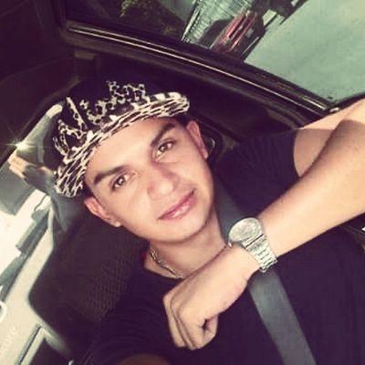 Rumbero estudiante y ful trabajador. Amo la vida y amo la belleza de mis venezolanas