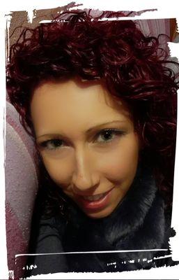 LisaFerrante1's profile picture. :-)