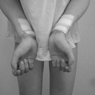 starvingbones__'s profile picture. striving for thin