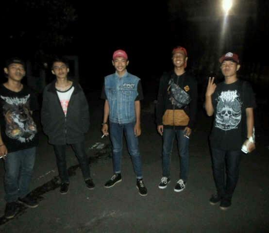 We Are DREAMING AT NIGHT Easycore Band From South Tangerang Indonesia | EST 2015 | More info: Pin 547288B8 +089663677945 | Support by @SSR_Familia13