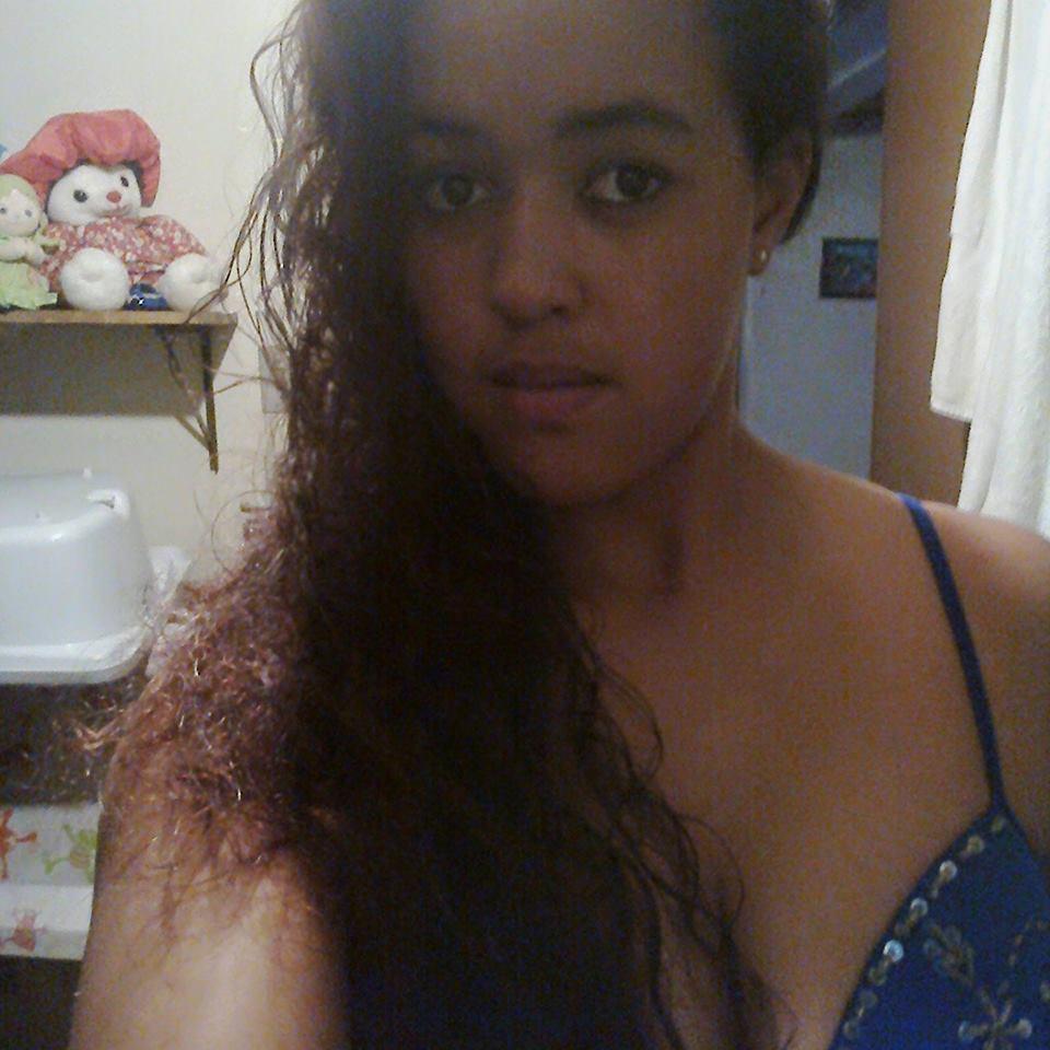 Sou umα pessoα totαlmente diferente dαs que vc encontrα por αi,Ñ sou perfeitα,sou αpenαs eu mesmα! 
Como tOdo mundo eu quero é ser FELIZ :)